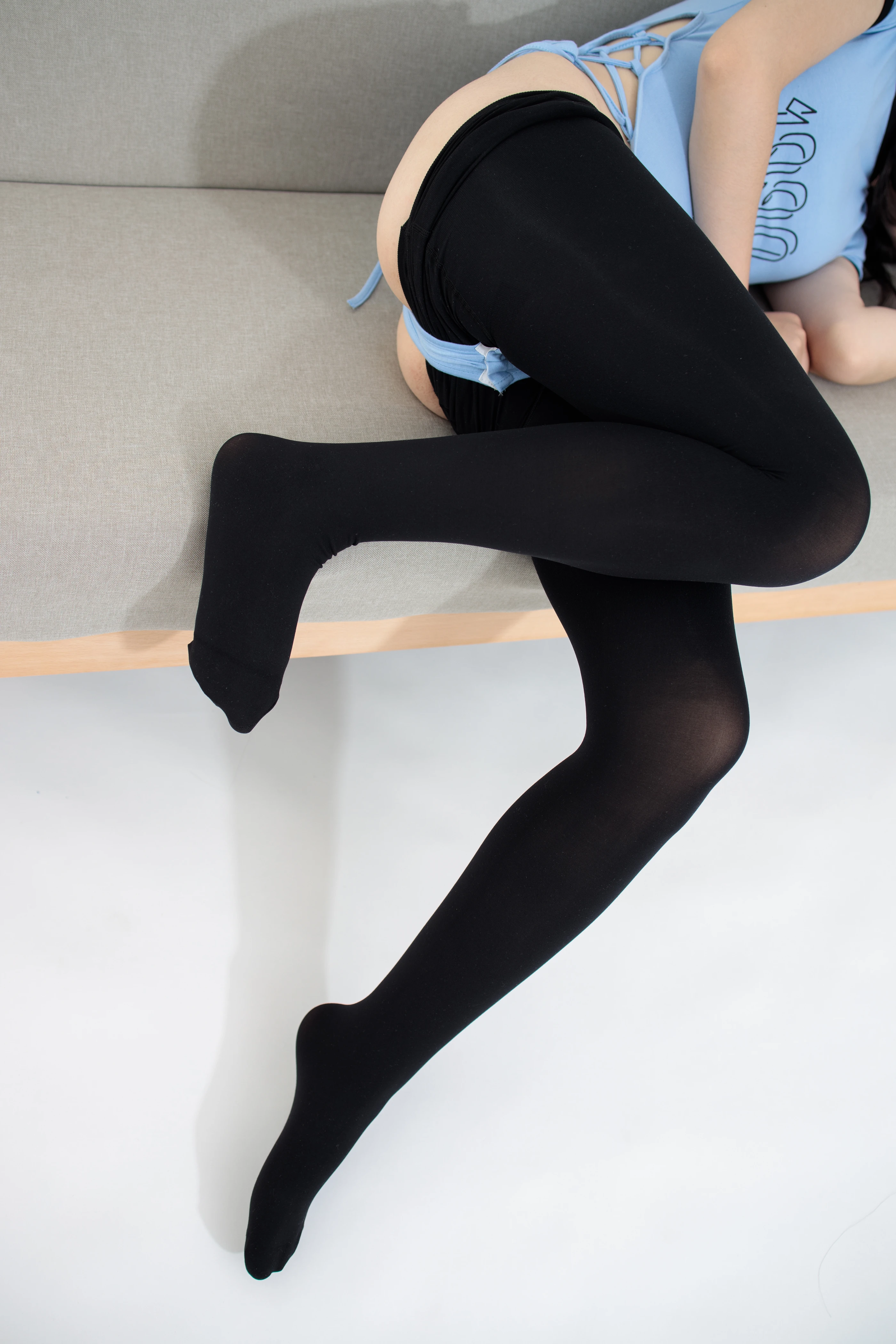森萝财团 JKFUN-032 厚黑砕面 黑丝 80D 小夜踩物 [84P 1V]插图5